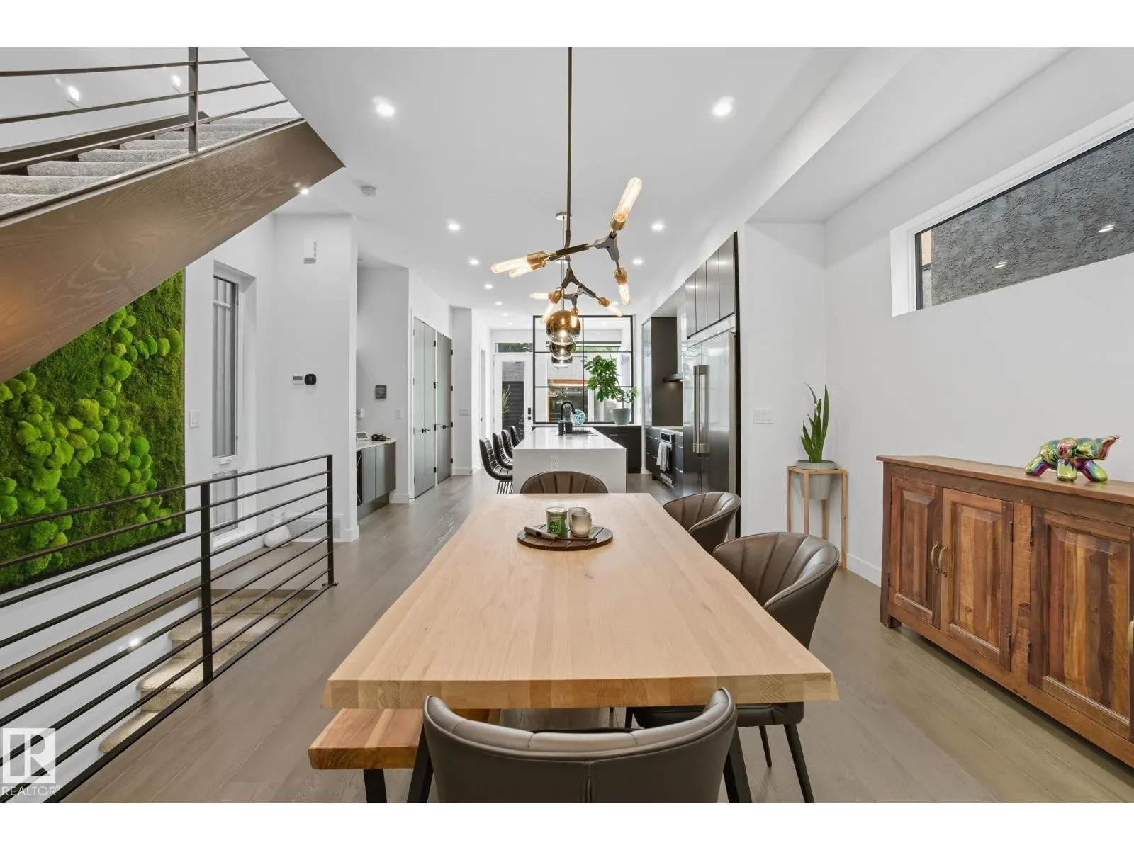 10140 90 ST NW