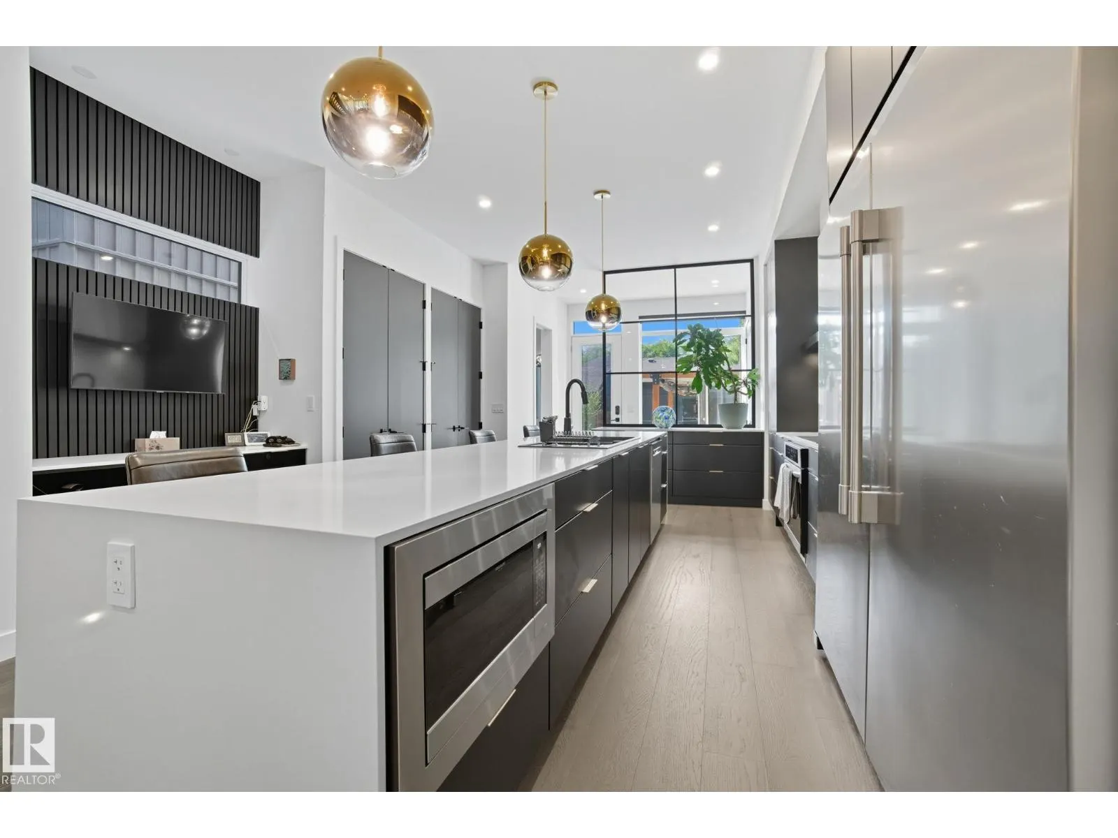 10140 90 ST NW