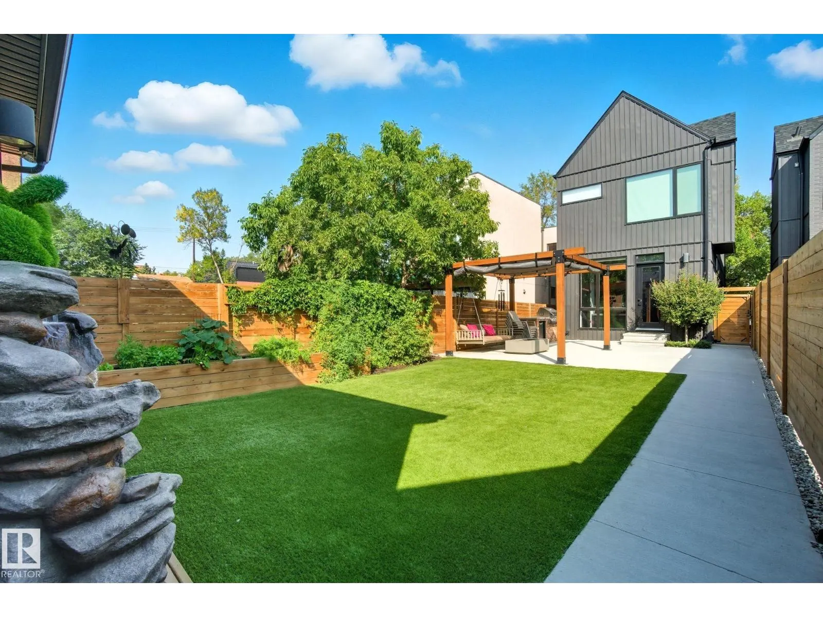 10140 90 ST NW