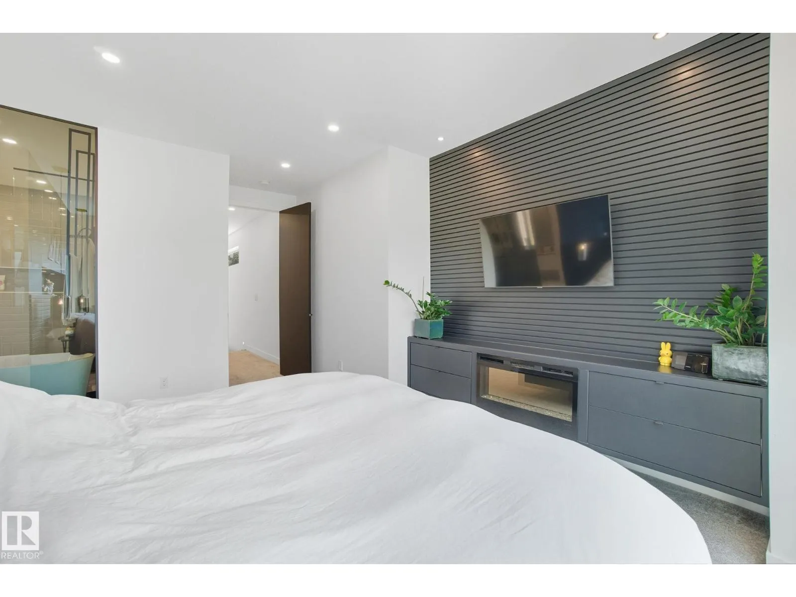10140 90 ST NW