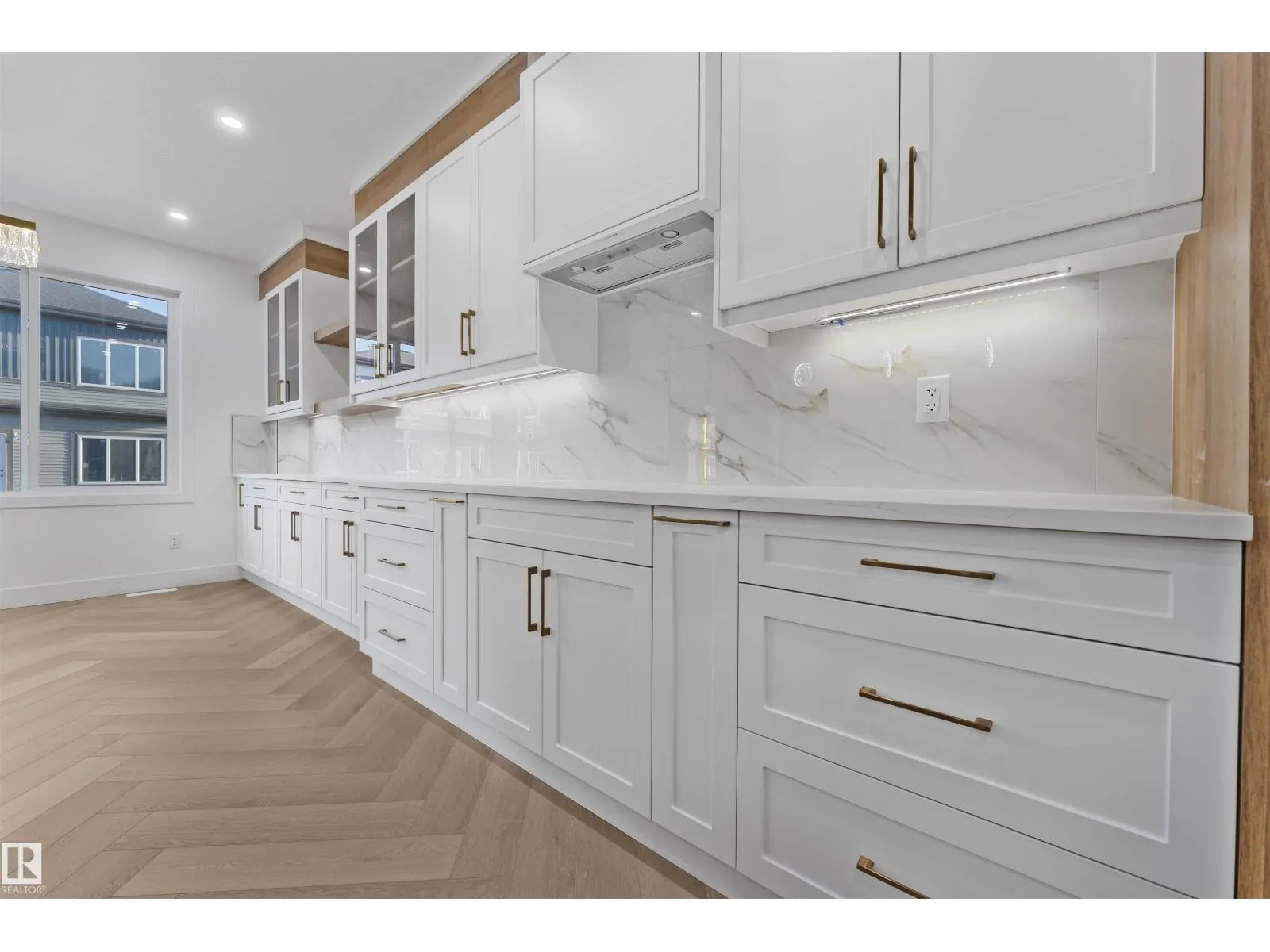 4305 36 ST