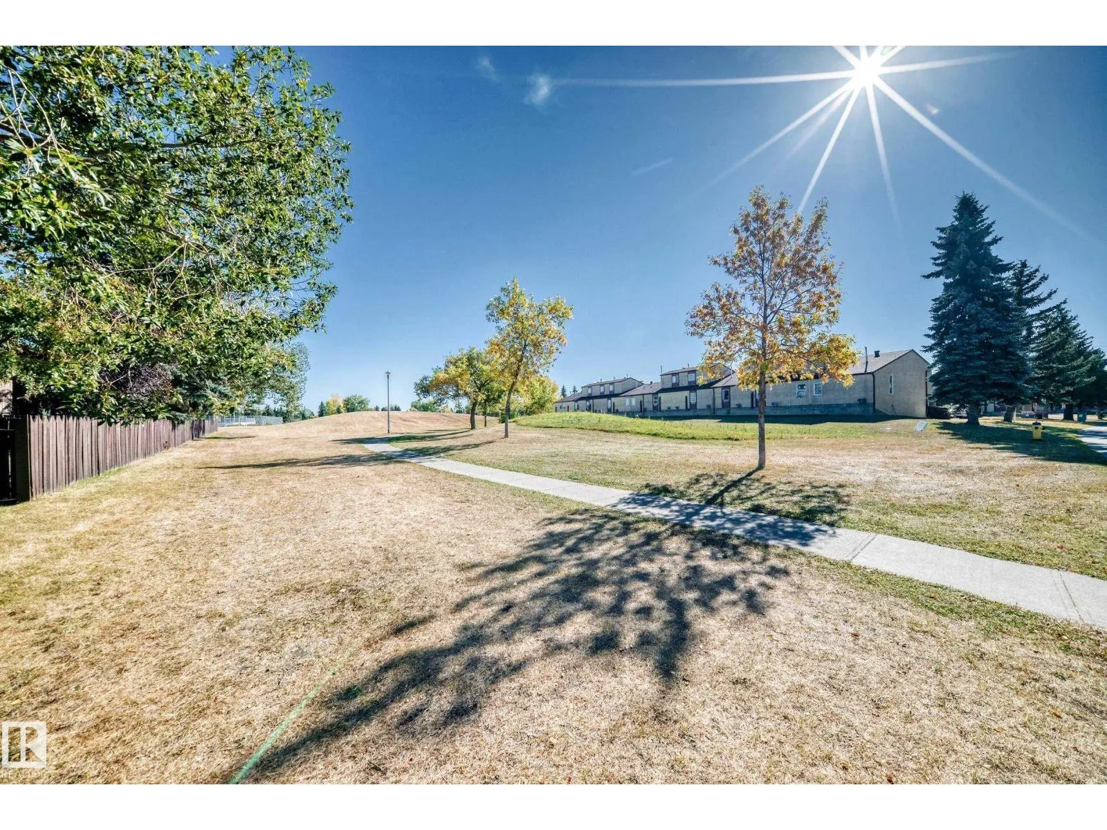 #305 14004 26 ST NW