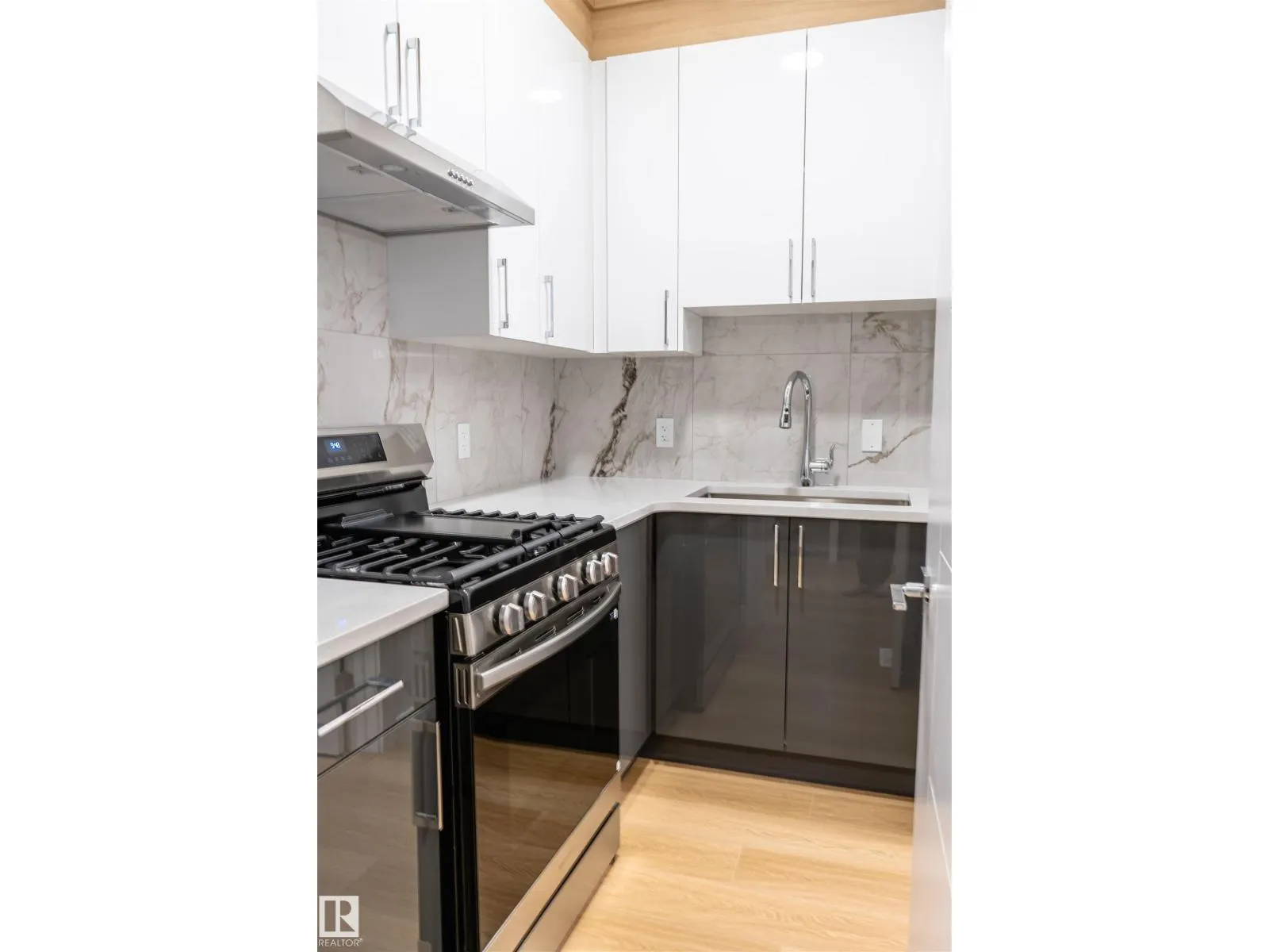24 NORWYCK WAY
