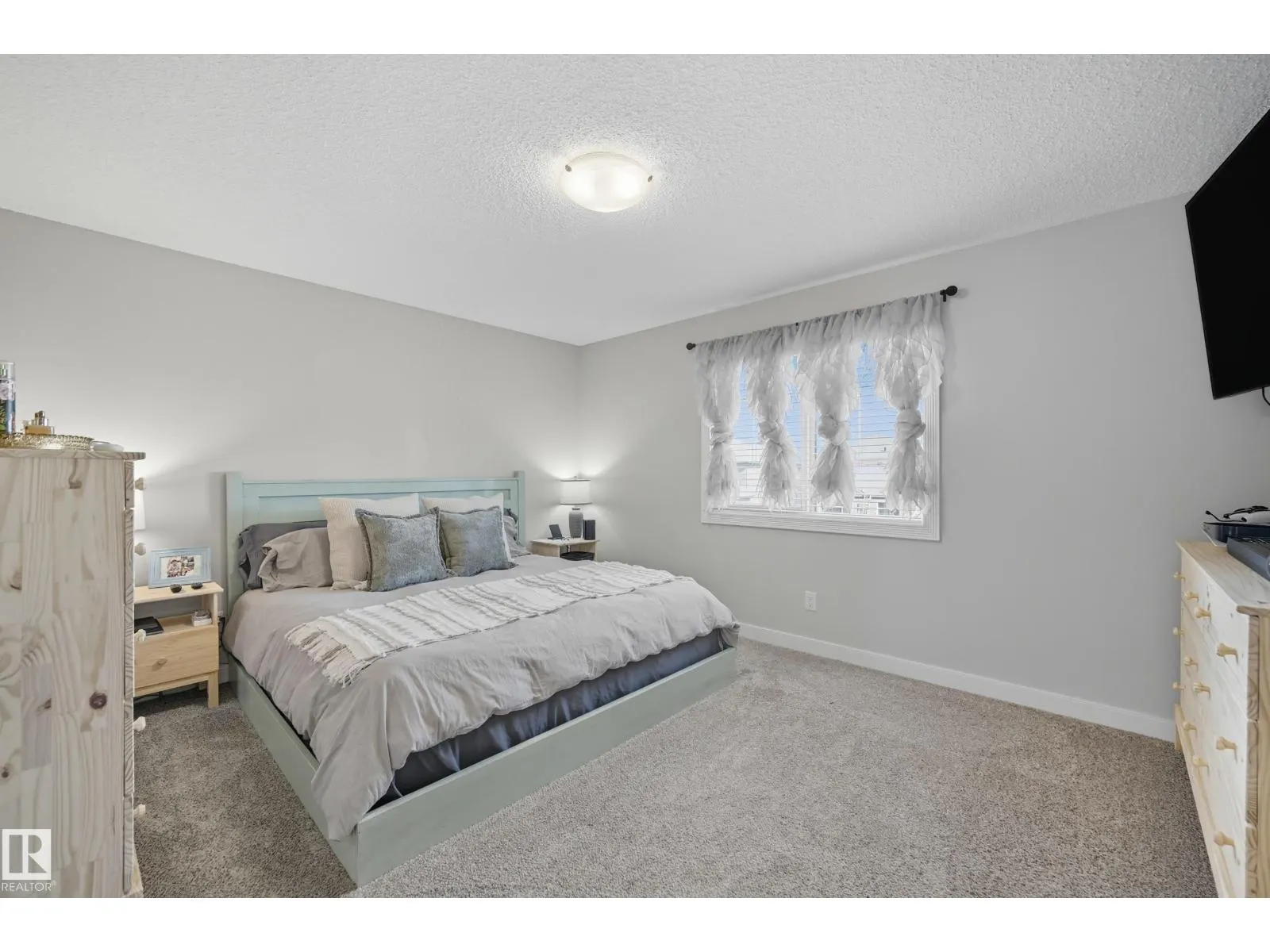 10615 98 ST