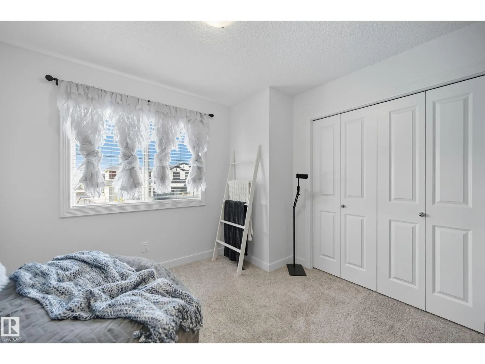 10615 98 ST