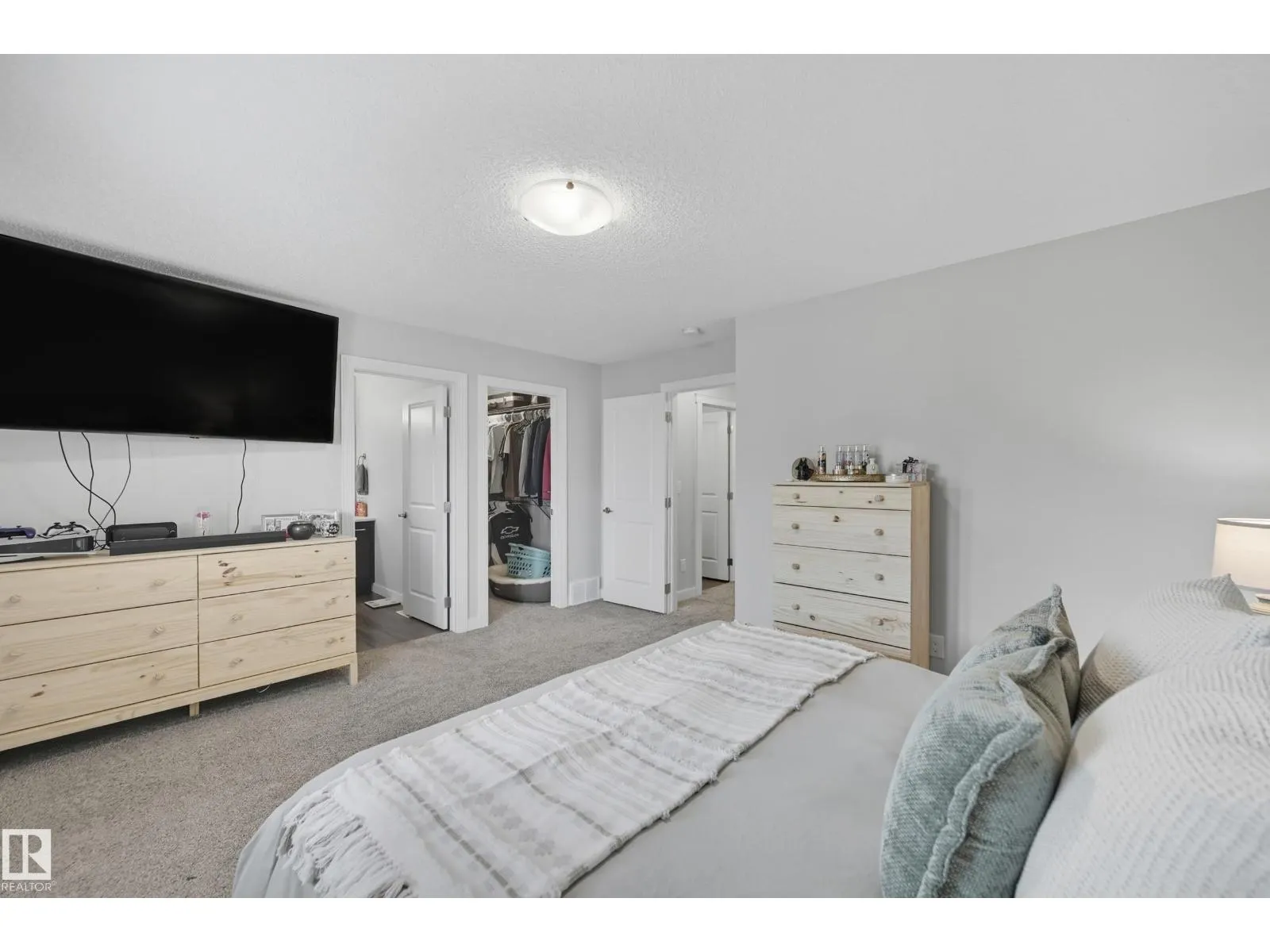 10615 98 ST