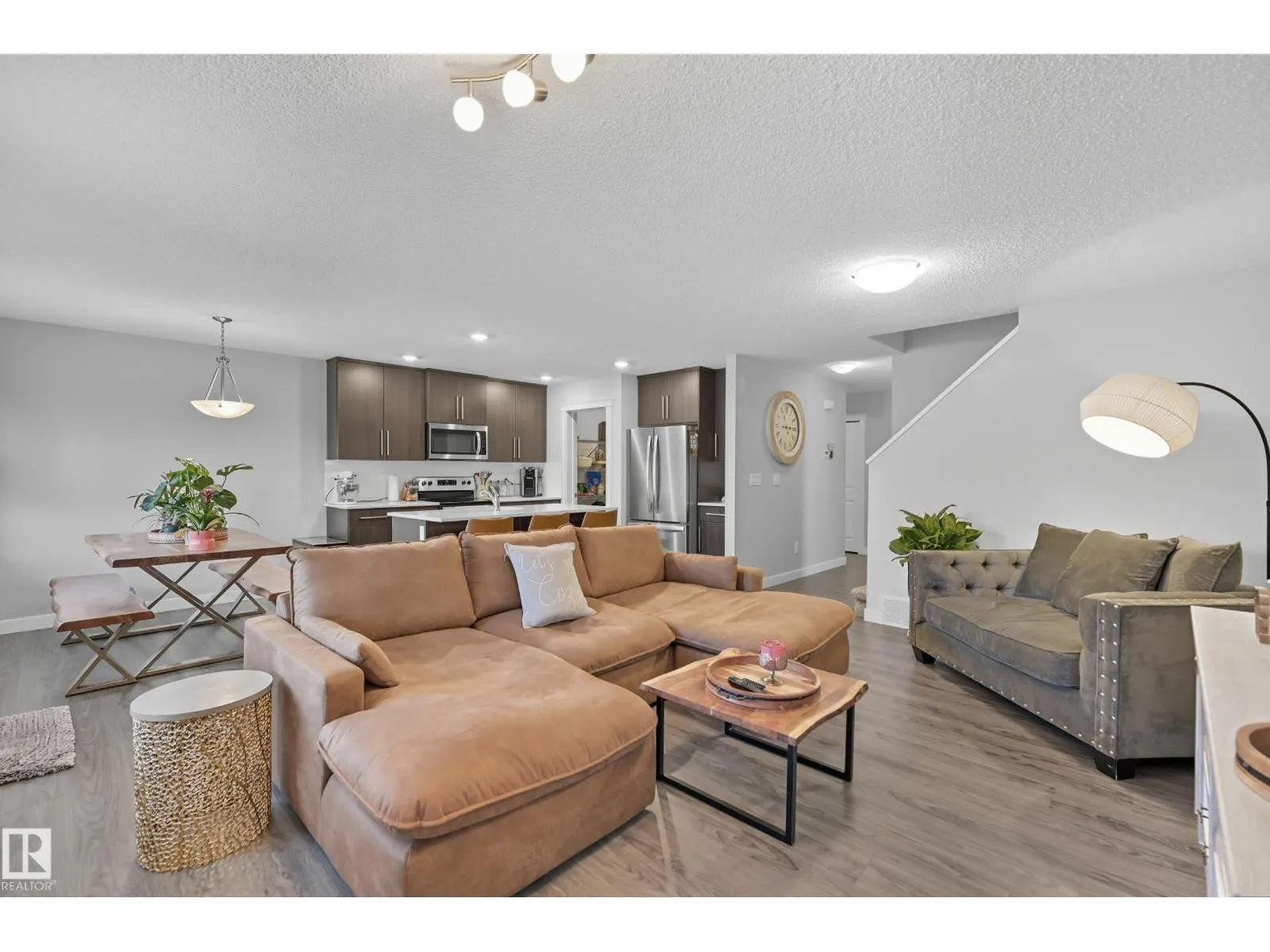 10615 98 ST