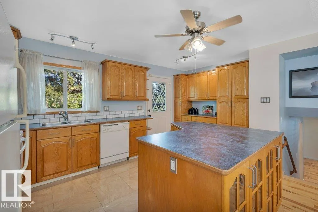 3536 19 AV NW