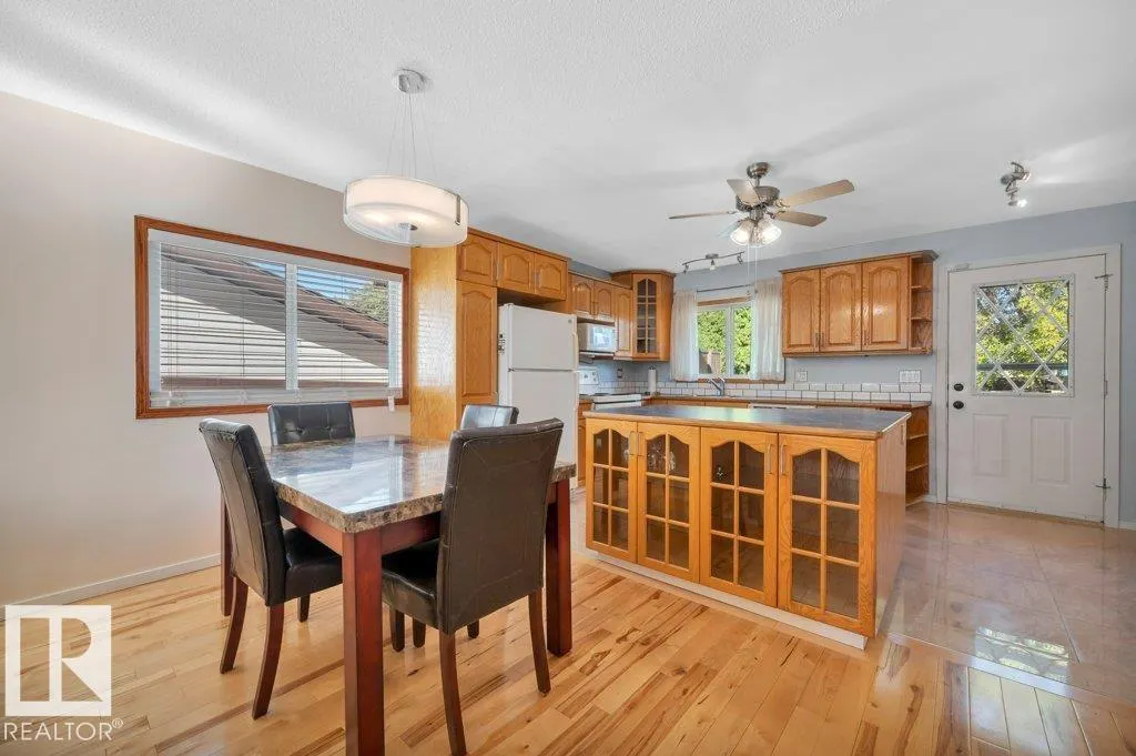 3536 19 AV NW