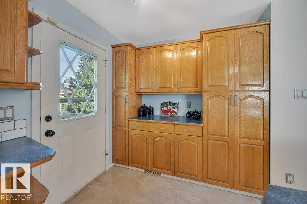 3536 19 AV NW