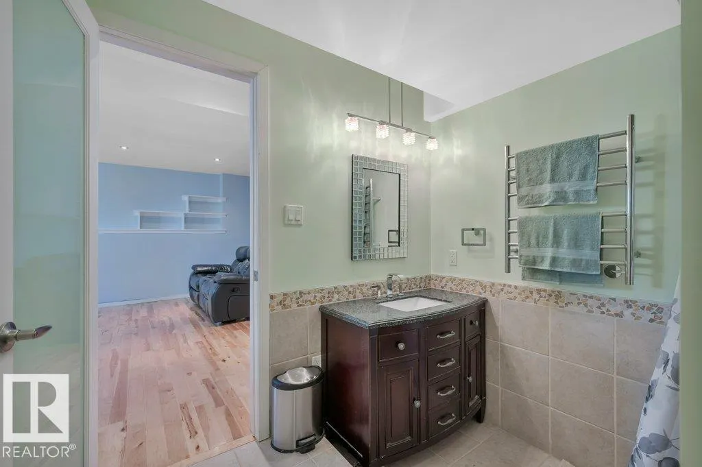 3536 19 AV NW