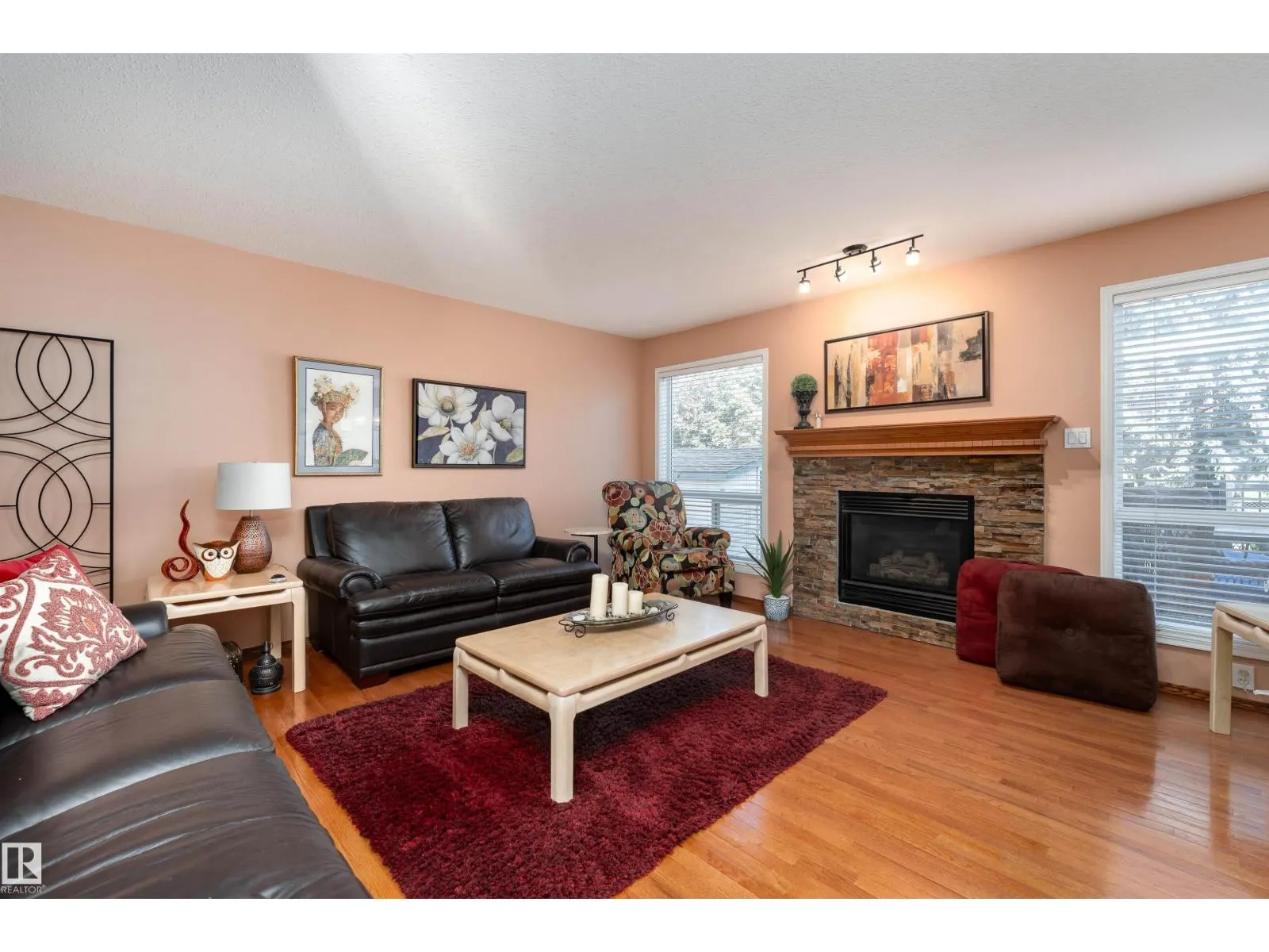 735 BALFOUR CL NW