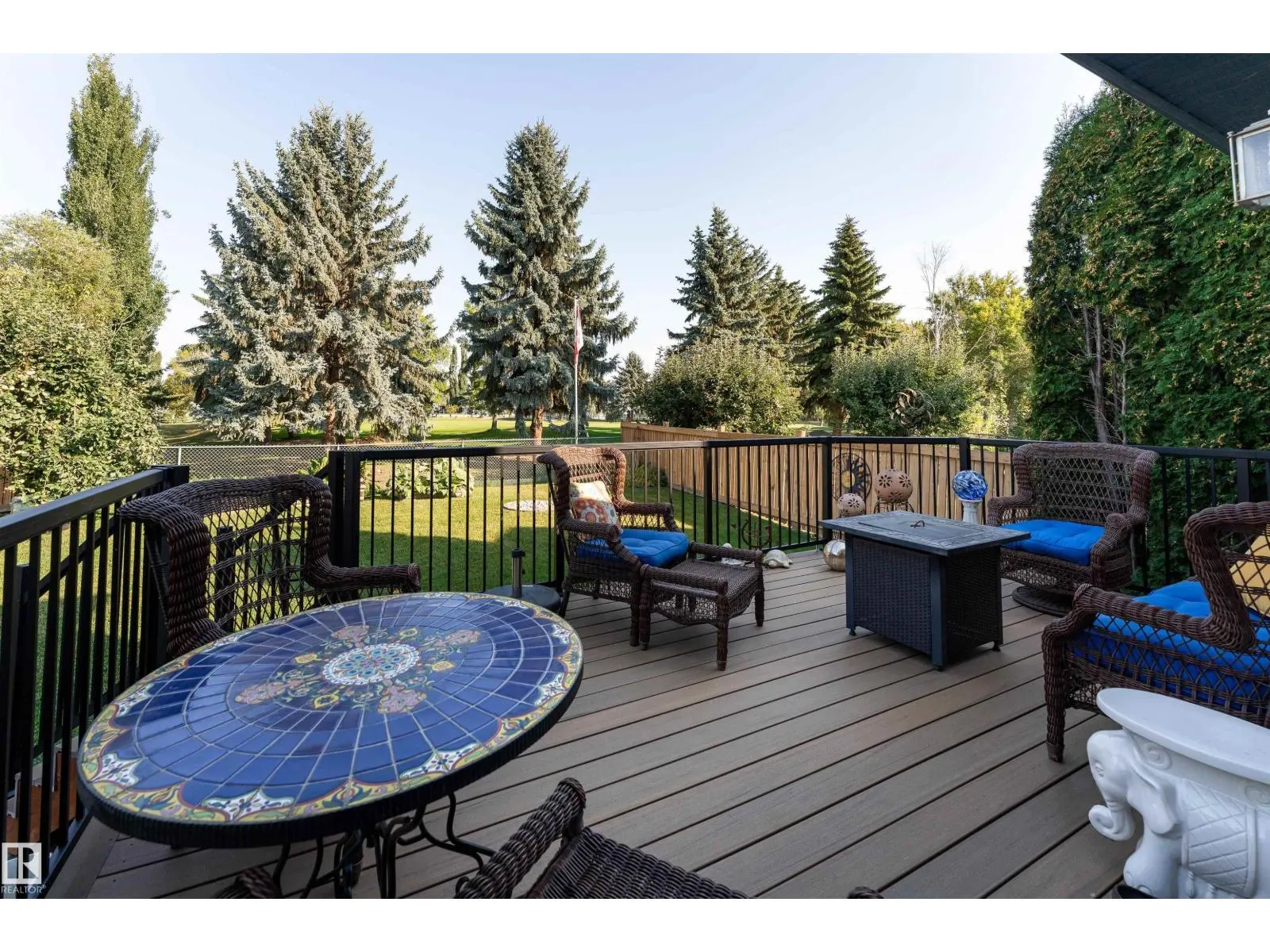 735 BALFOUR CL NW