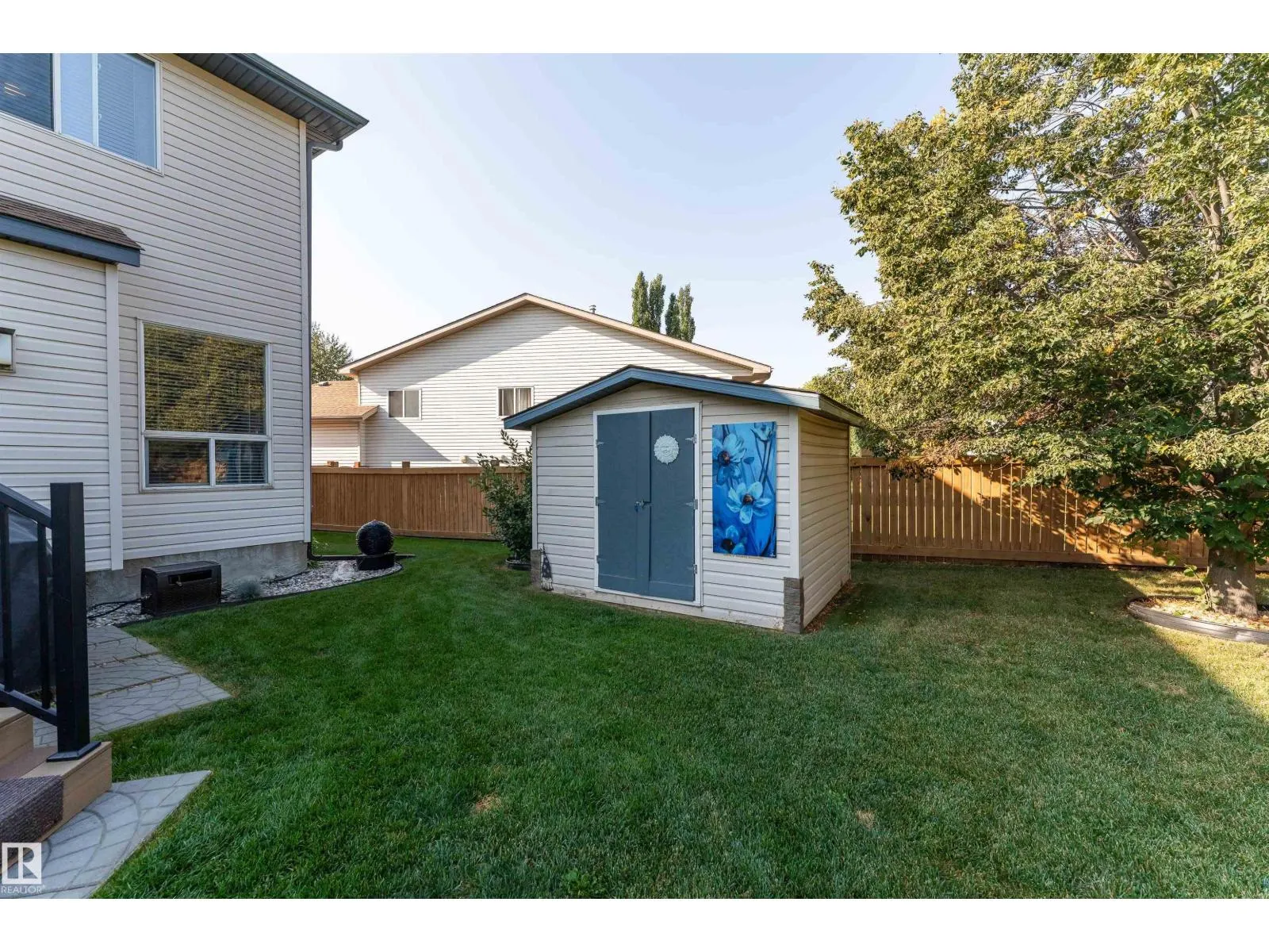 735 BALFOUR CL NW