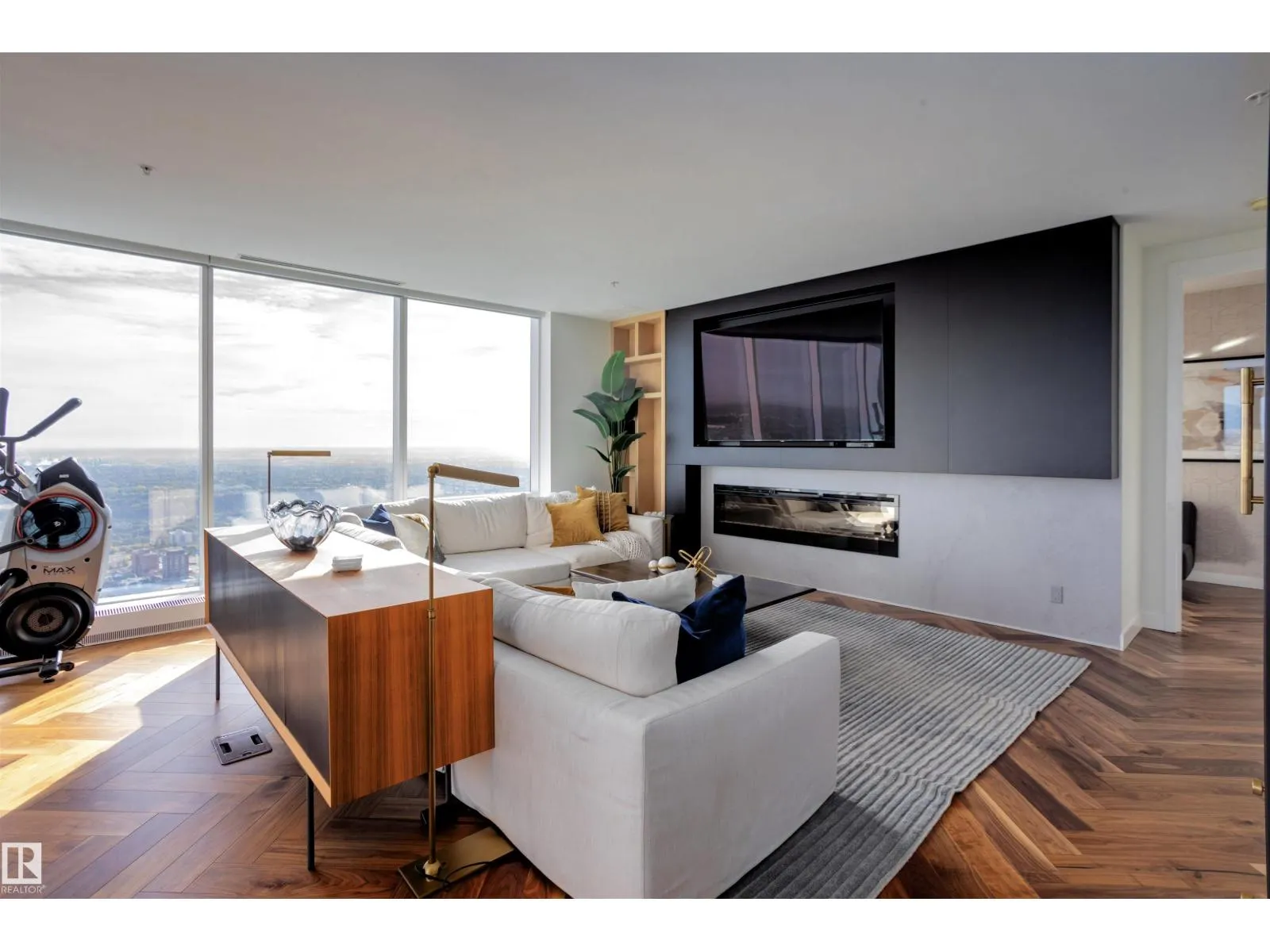 #5002 10360 102 ST NW NW