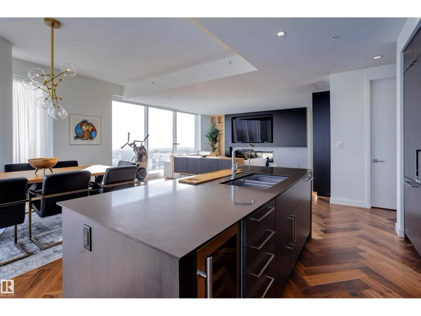 #5002 10360 102 ST NW NW