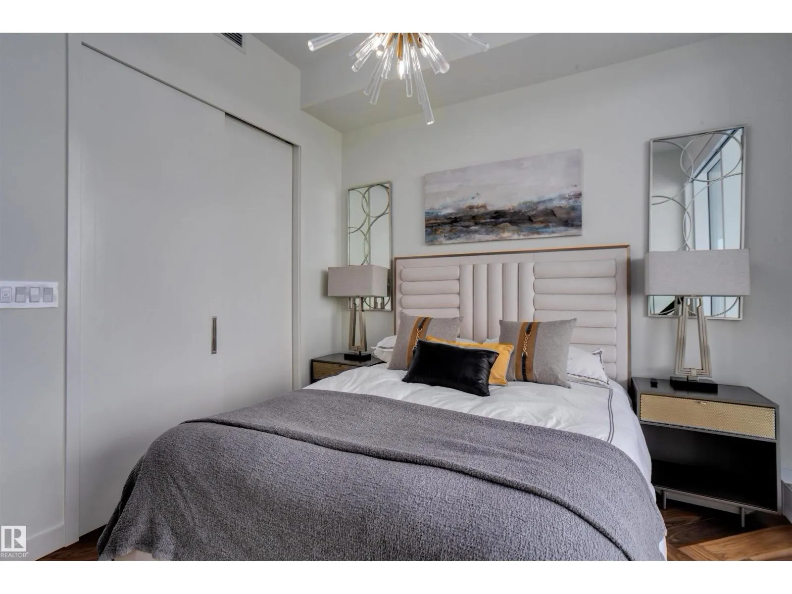 #5002 10360 102 ST NW NW