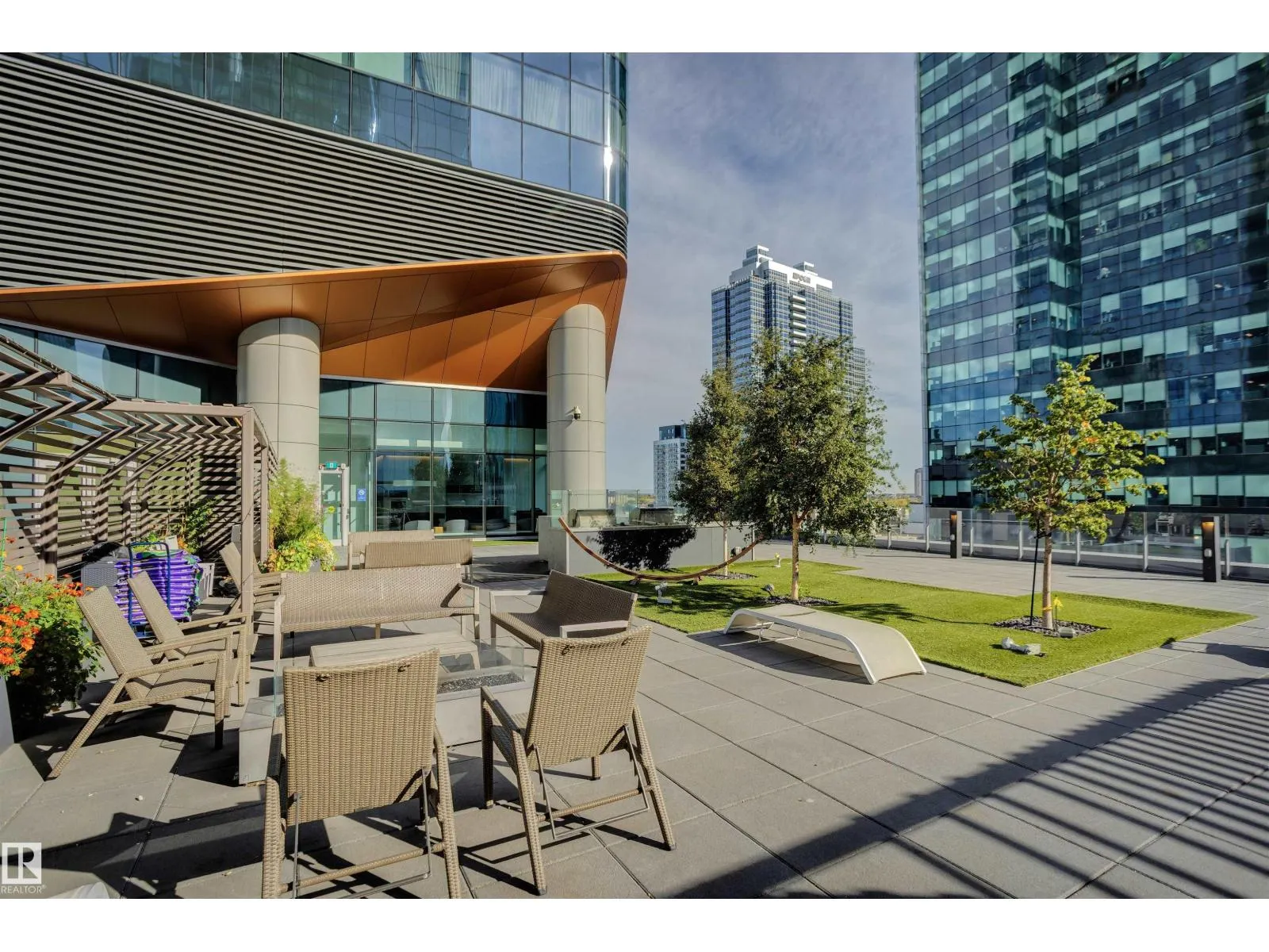 #5002 10360 102 ST NW NW