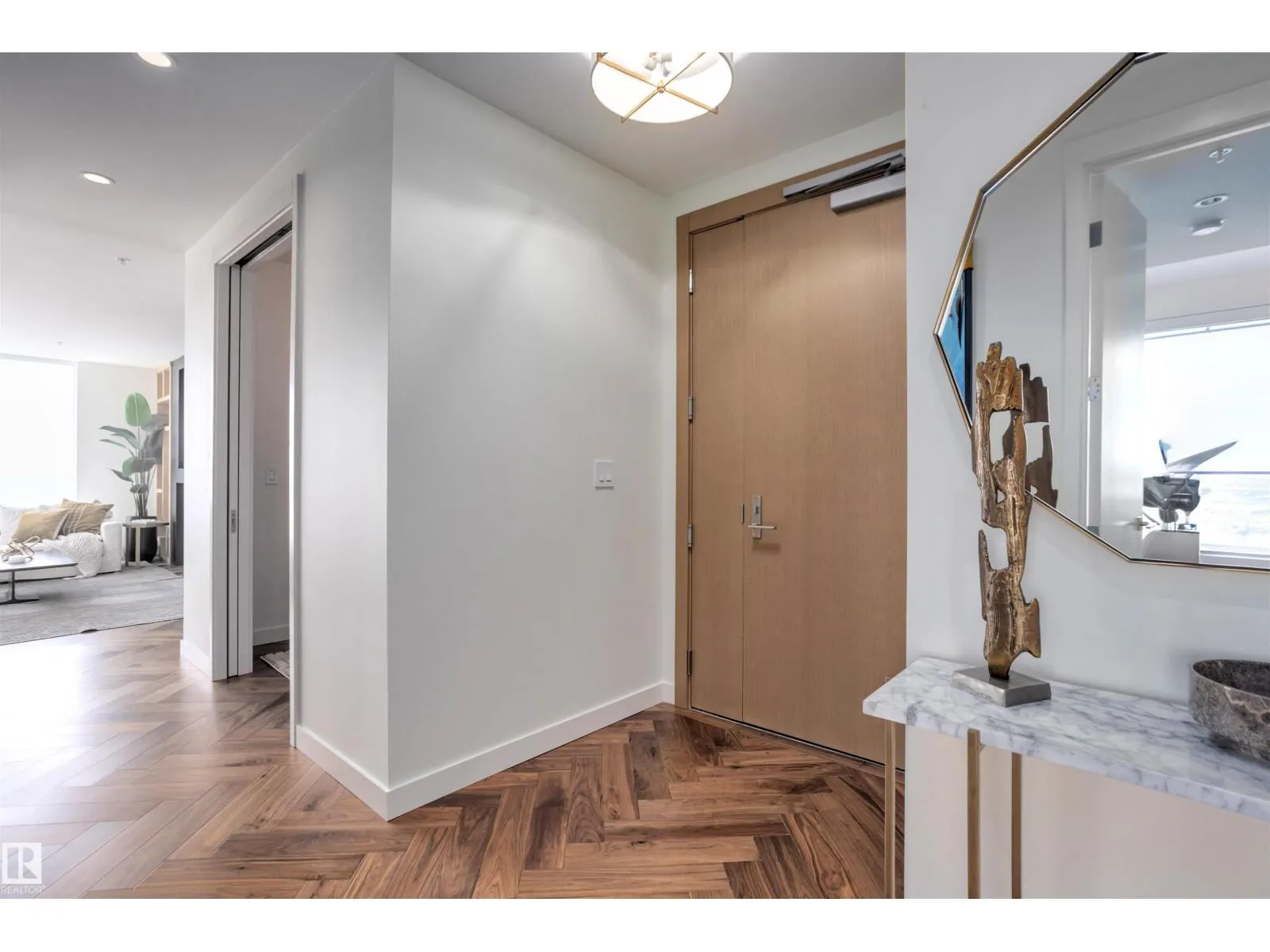 #5002 10360 102 ST NW NW