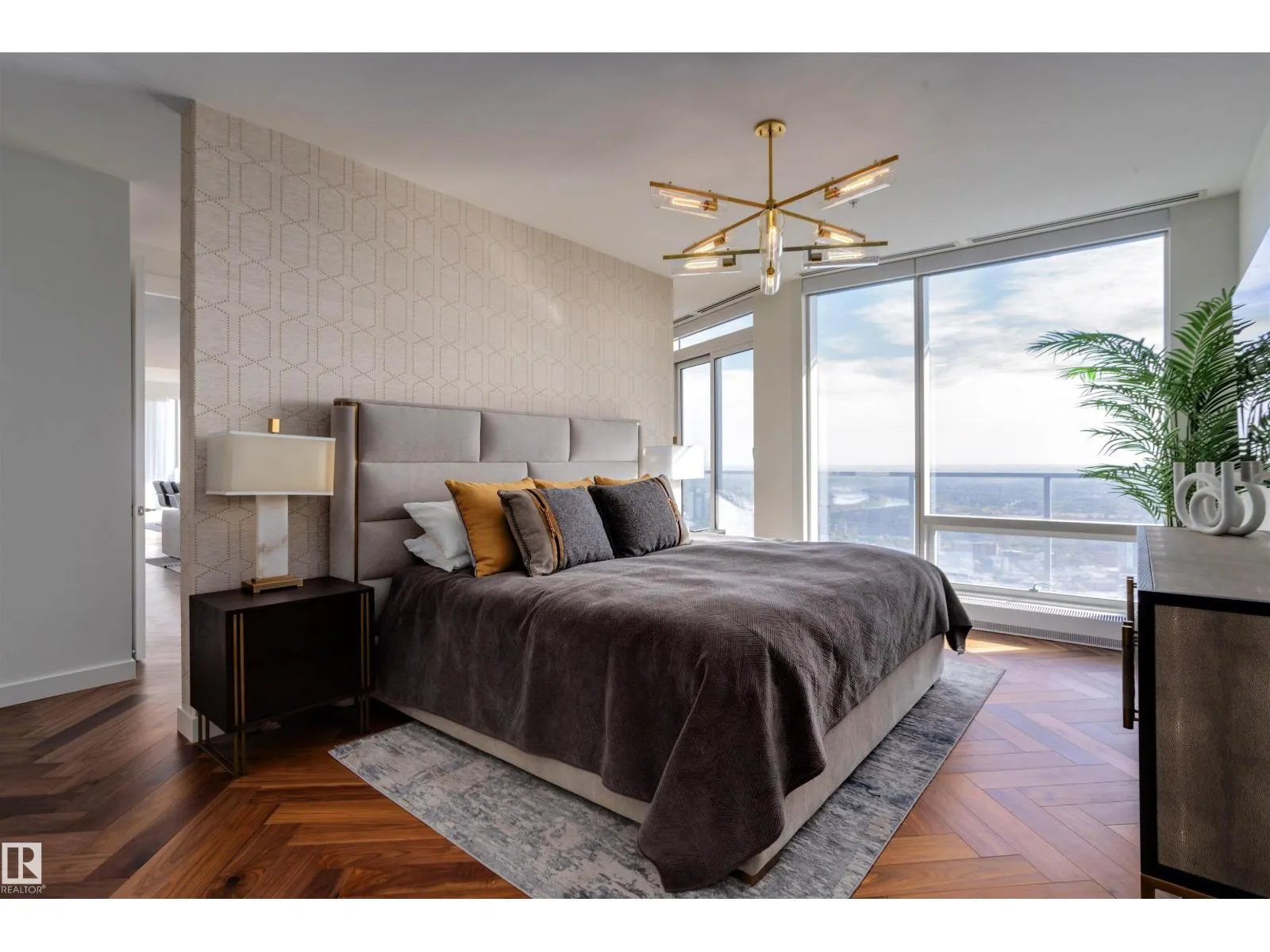 #5002 10360 102 ST NW NW