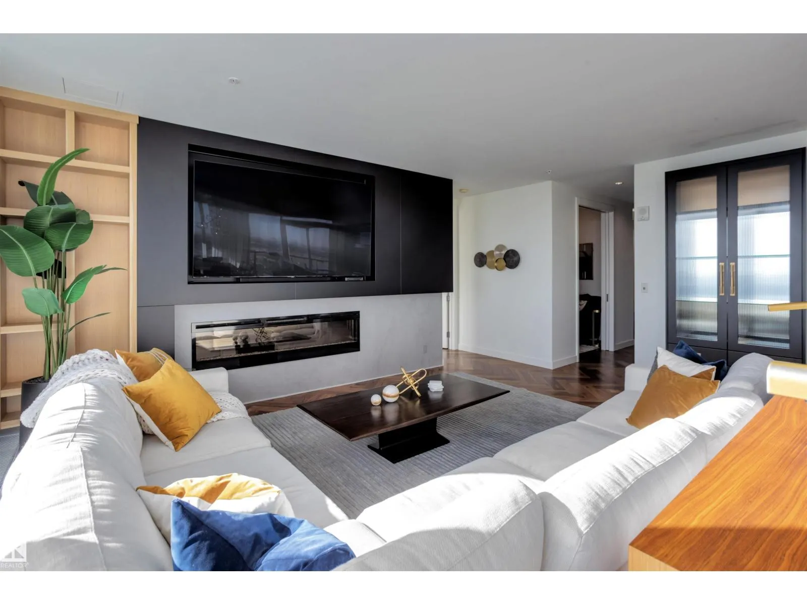 #5002 10360 102 ST NW NW