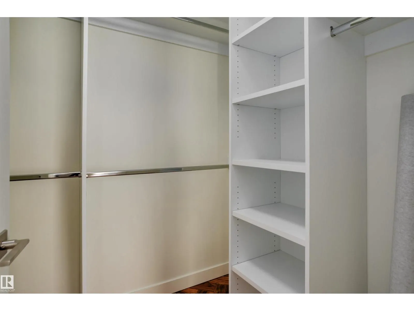 #5002 10360 102 ST NW NW