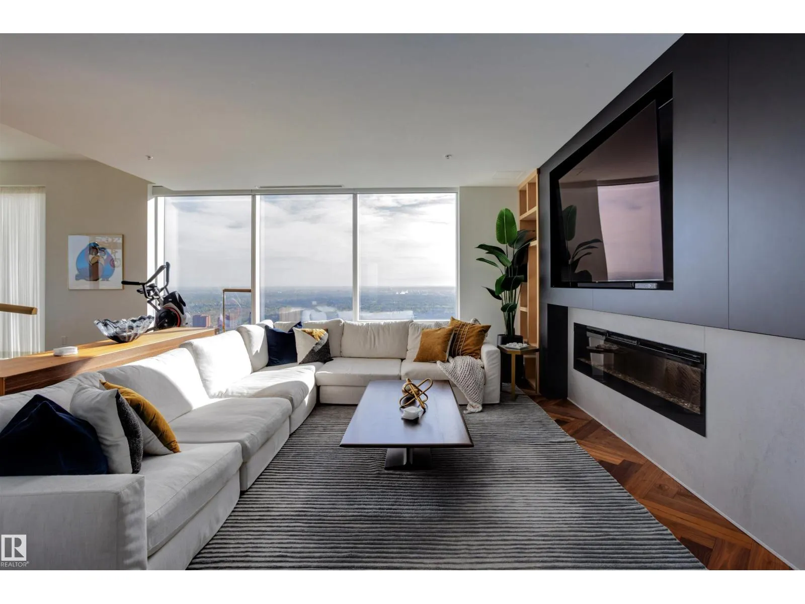 #5002 10360 102 ST NW NW