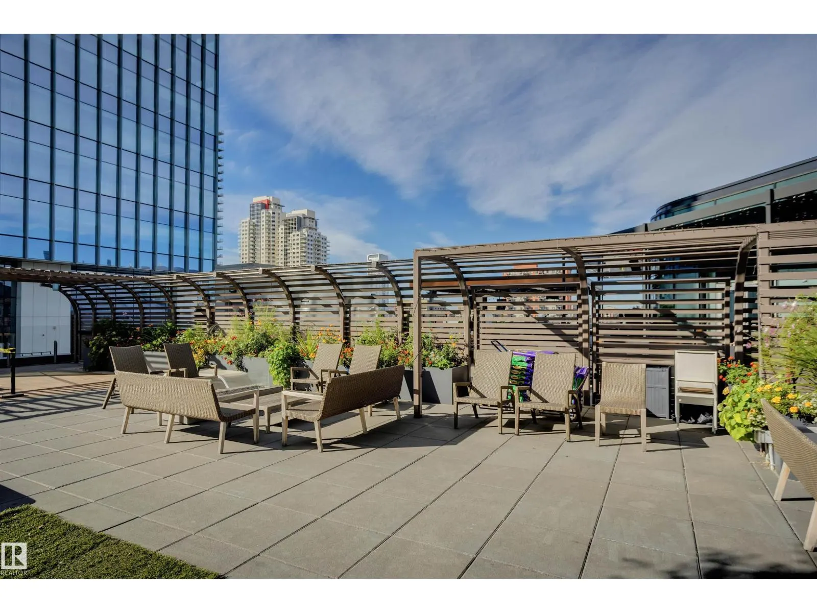#5002 10360 102 ST NW NW