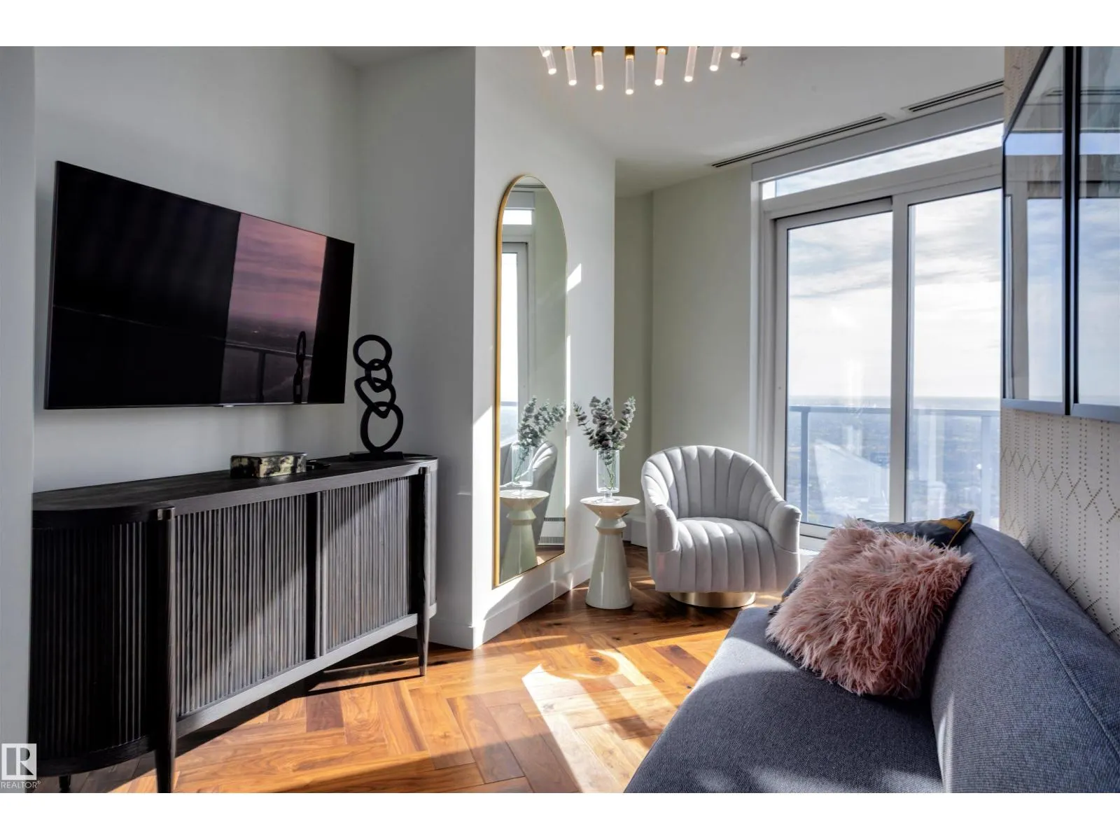 #5002 10360 102 ST NW NW