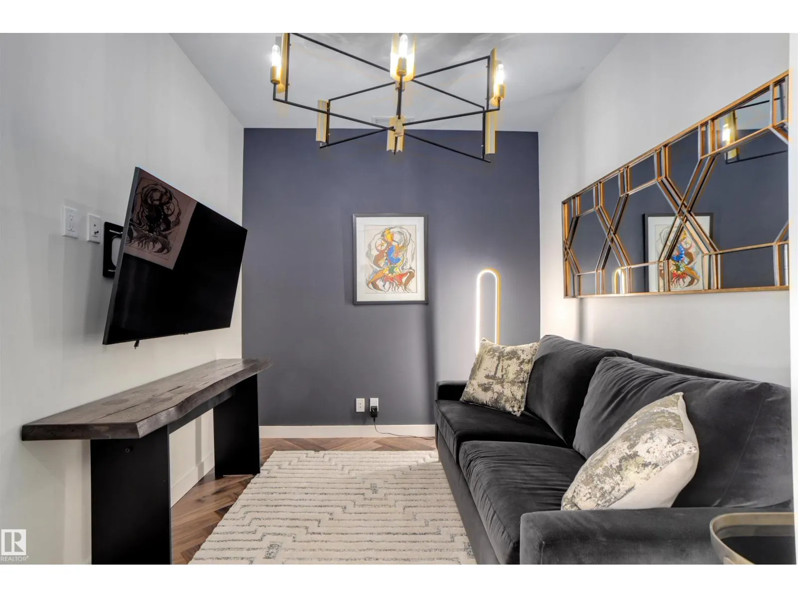 #5002 10360 102 ST NW NW