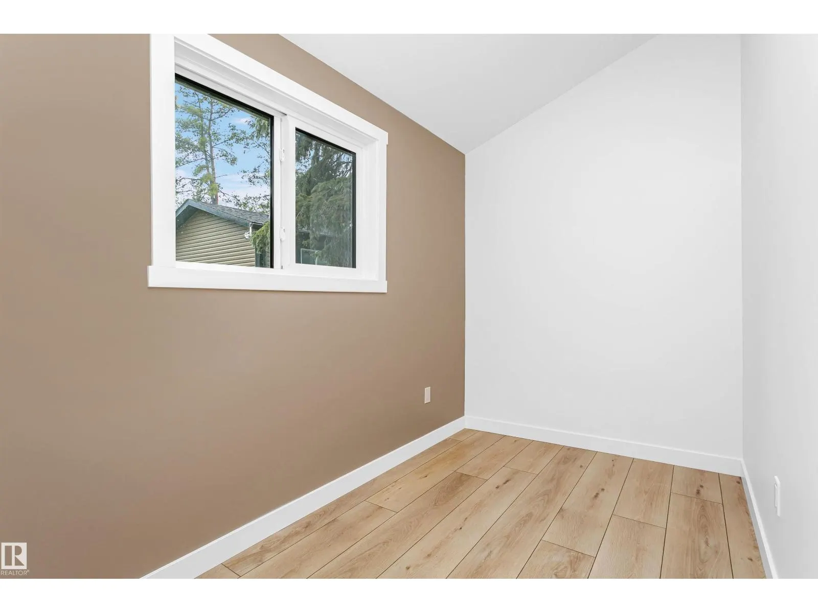 24, 55022 STE. ANNE TR