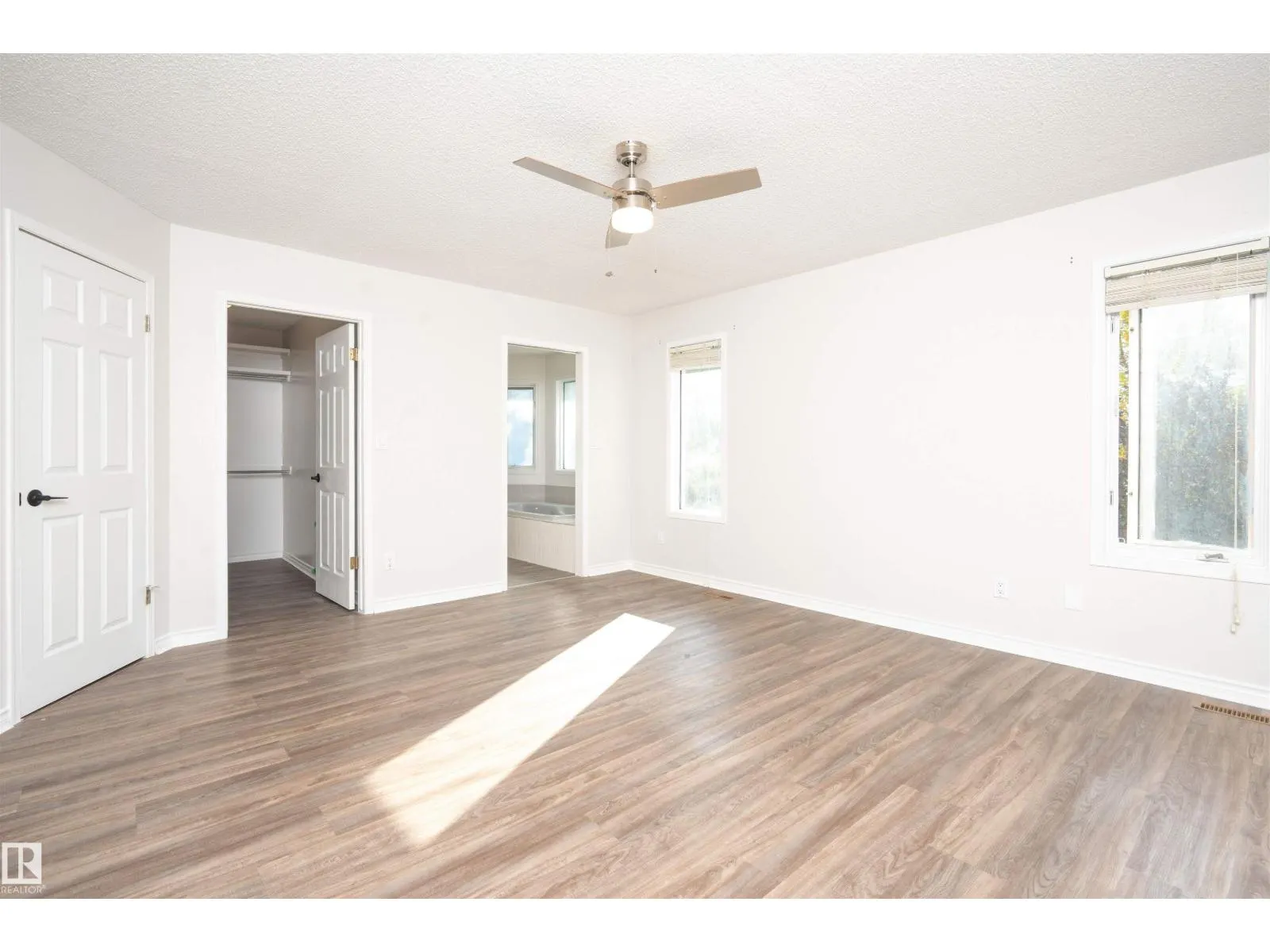 3203 145 AV NW