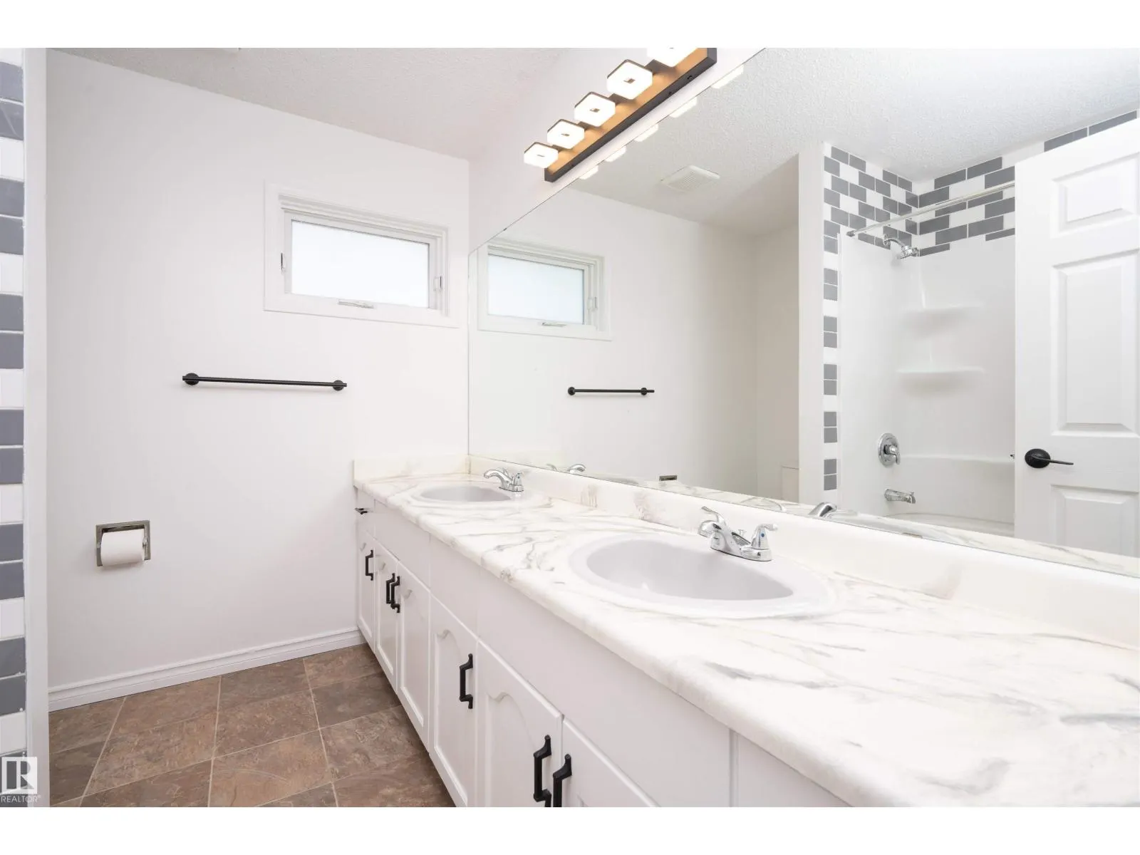 3203 145 AV NW
