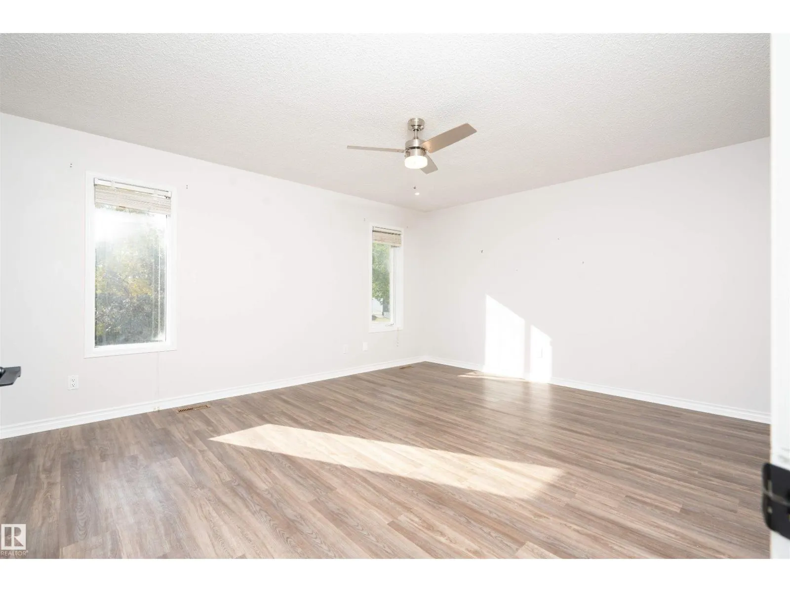 3203 145 AV NW