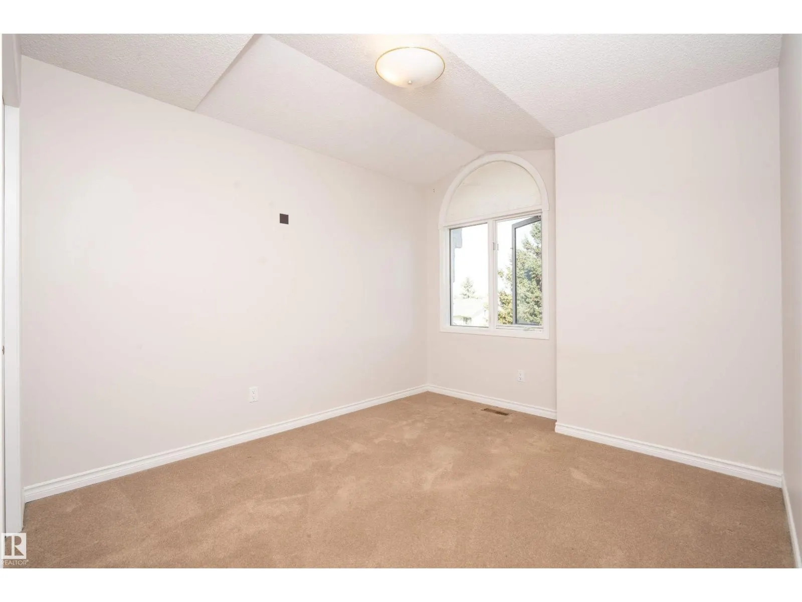 3203 145 AV NW