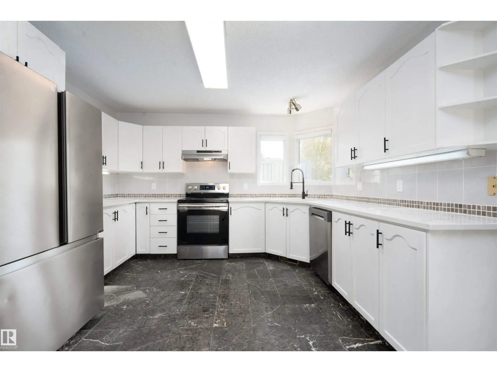 3203 145 AV NW