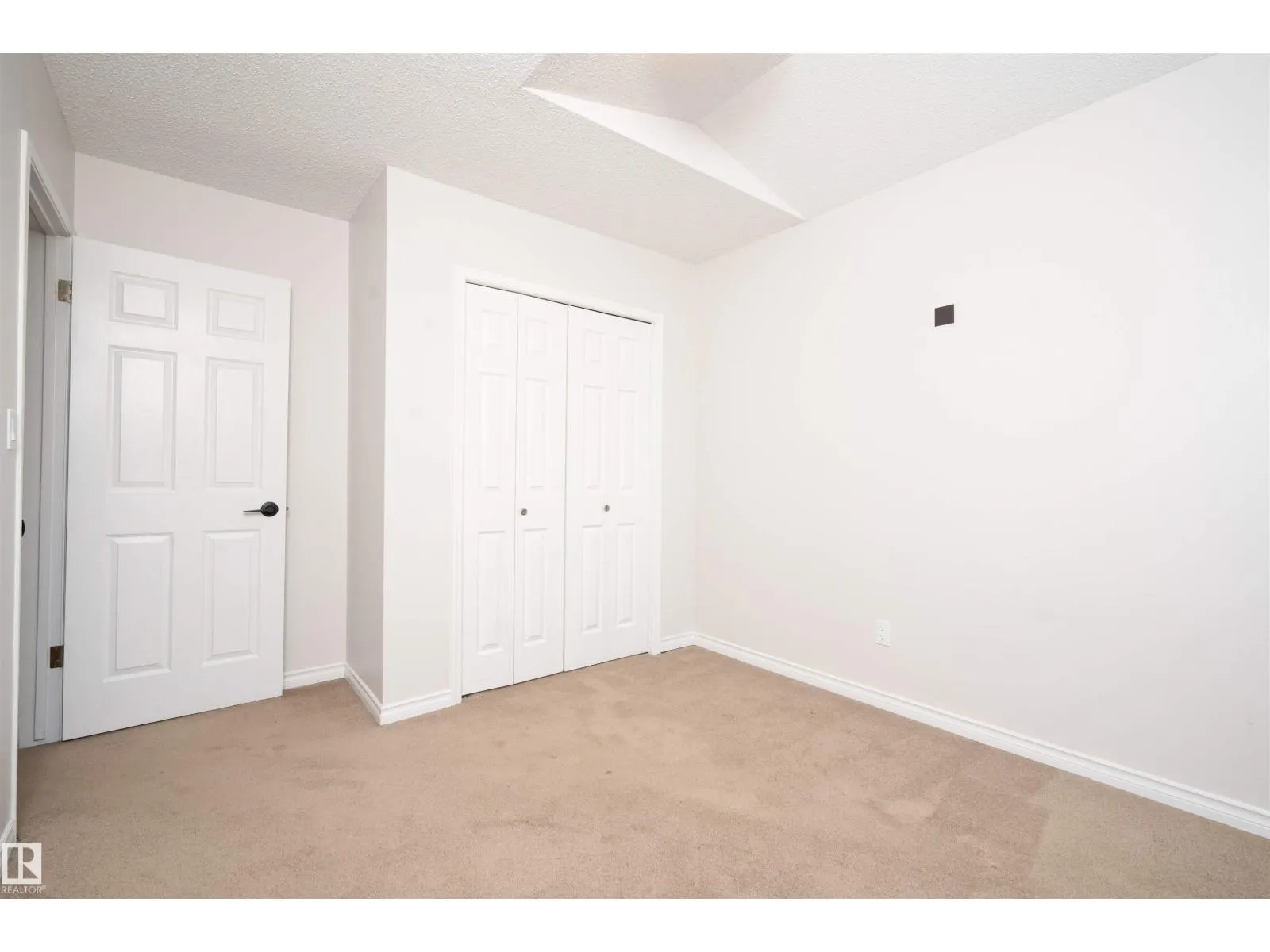 3203 145 AV NW