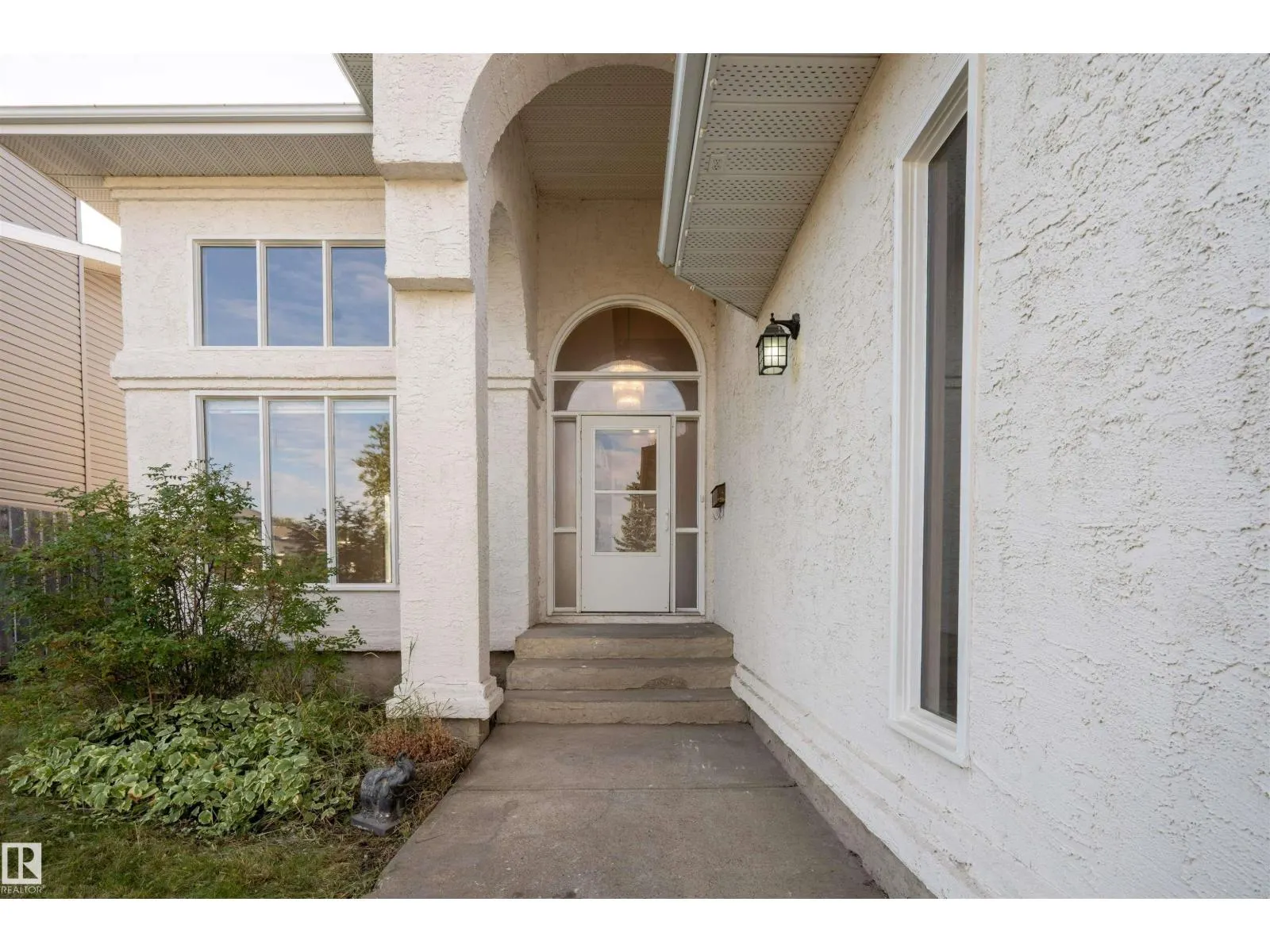 3203 145 AV NW