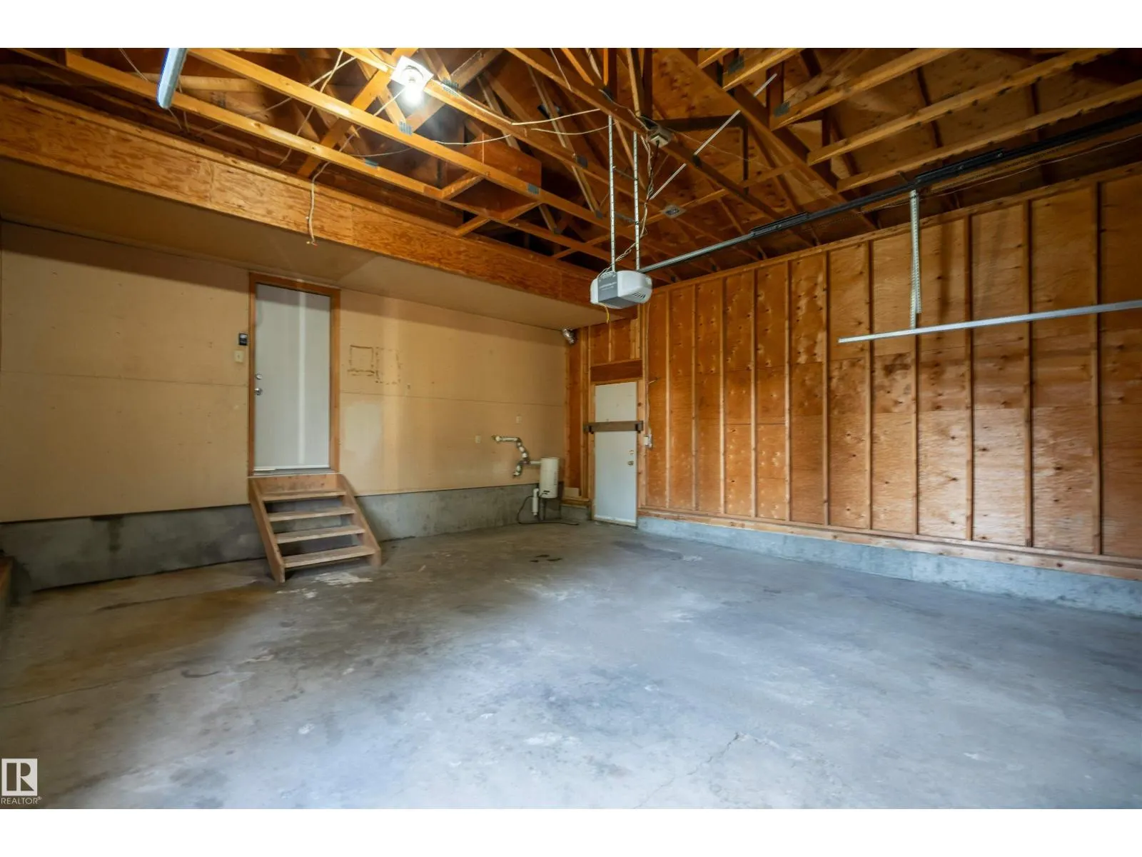 3203 145 AV NW