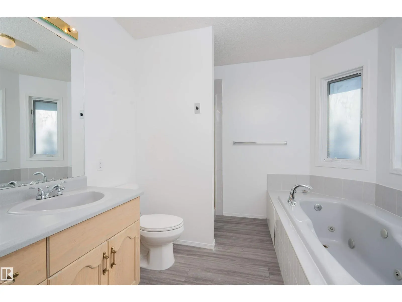 3203 145 AV NW