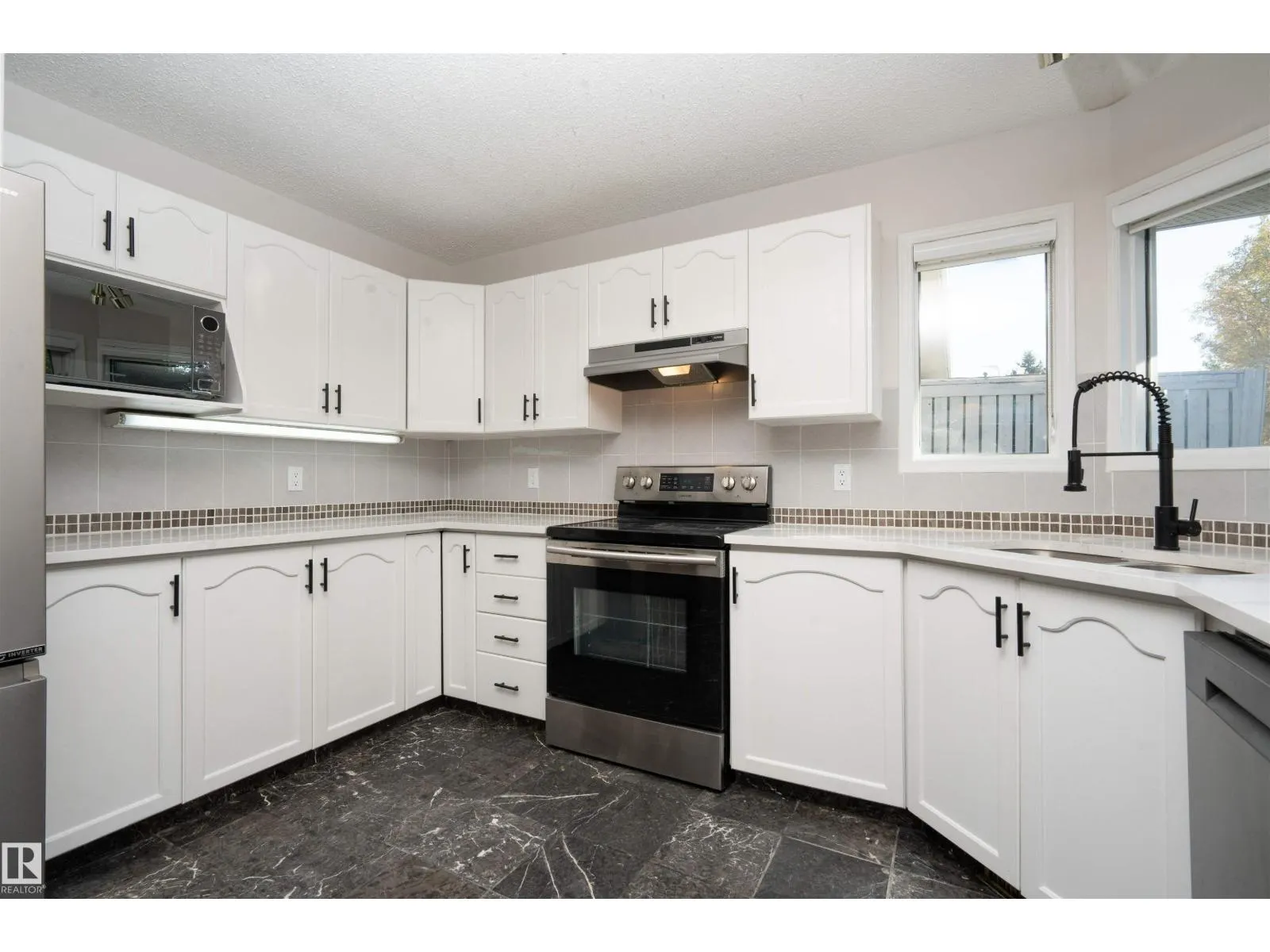 3203 145 AV NW