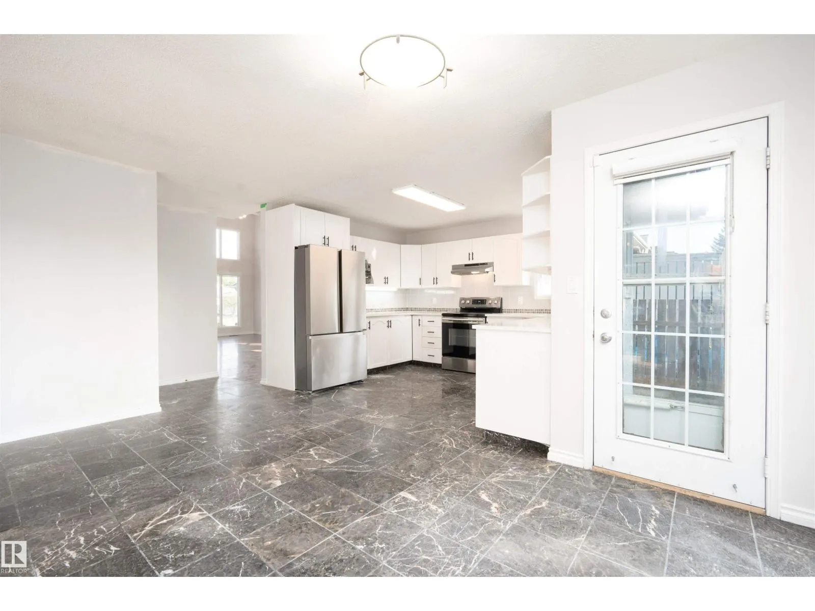 3203 145 AV NW