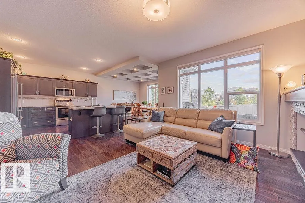 1019 COOPERS HAWK LI NW