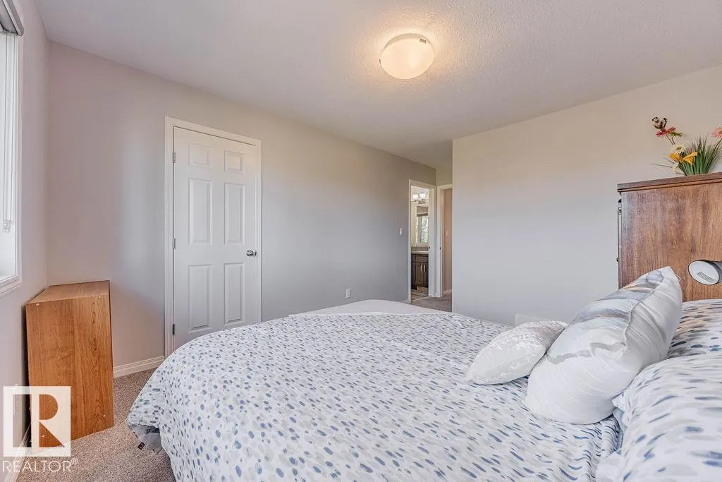 1019 COOPERS HAWK LI NW
