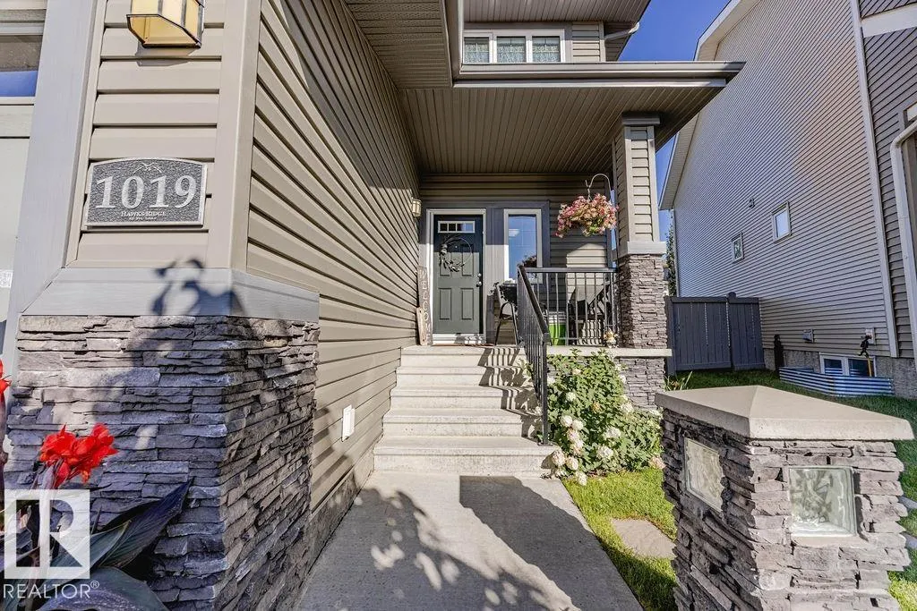 1019 COOPERS HAWK LI NW