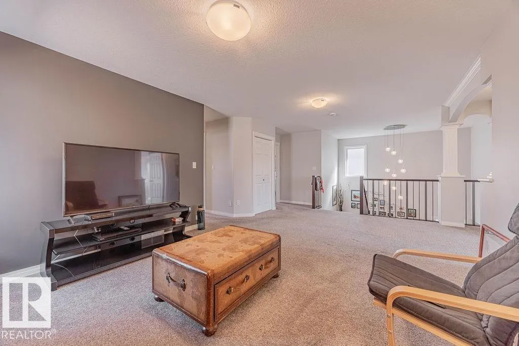 1019 COOPERS HAWK LI NW