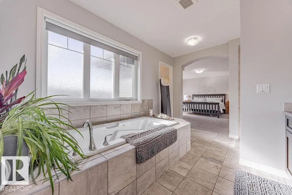 1019 COOPERS HAWK LI NW