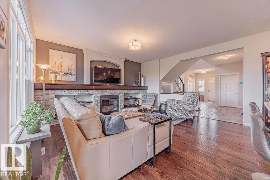1019 COOPERS HAWK LI NW