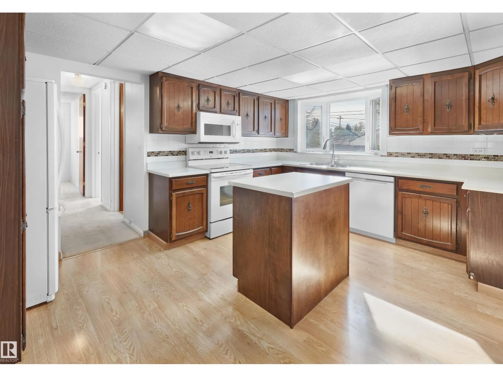 11407 46 AV NW