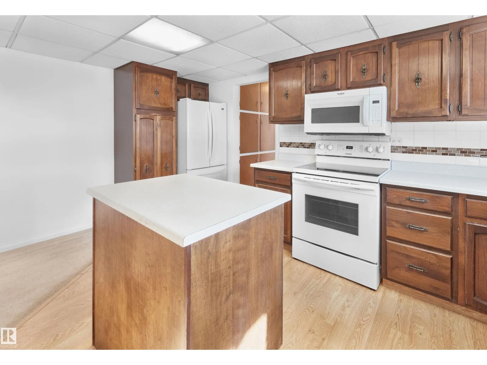 11407 46 AV NW